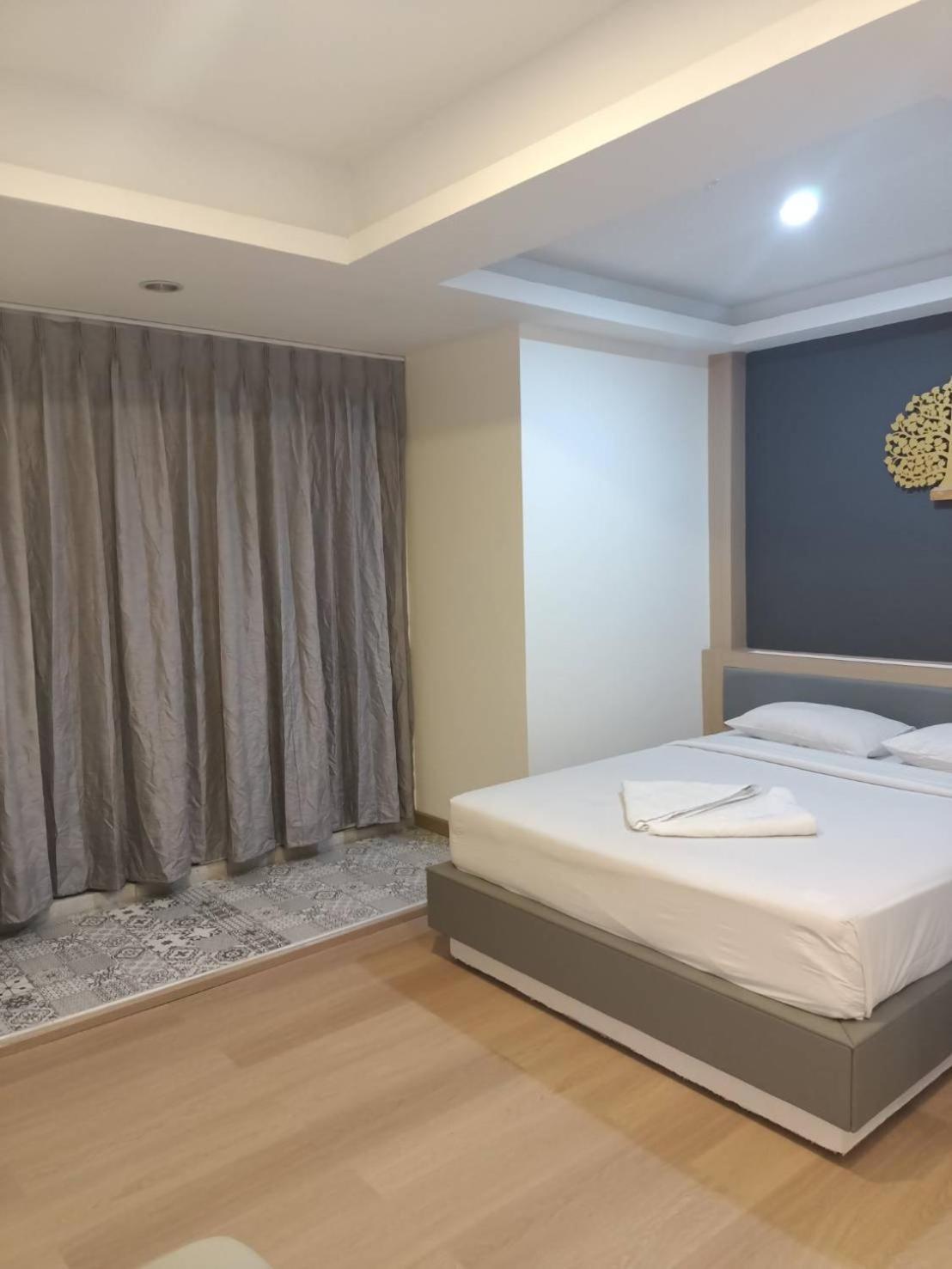 Royal Garden Home Hotel Bangkok Exterior foto
